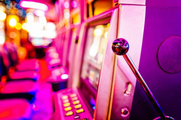 dokubola mobile app interface showing live-dealer blackjack table with dealer, player cards, and chat panel on Android device